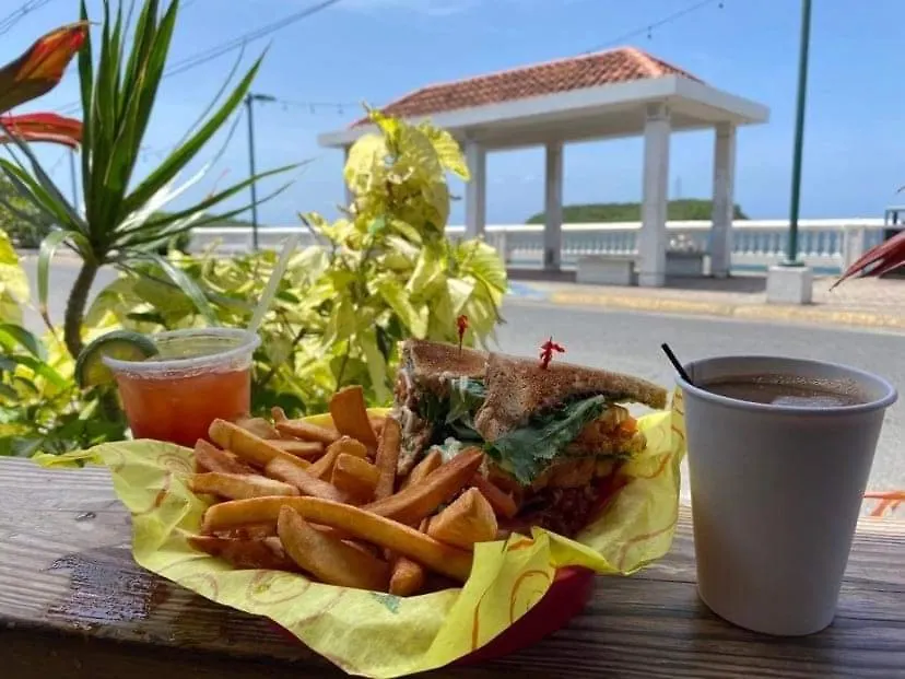 אכסניה ויסקז Waterside Inn